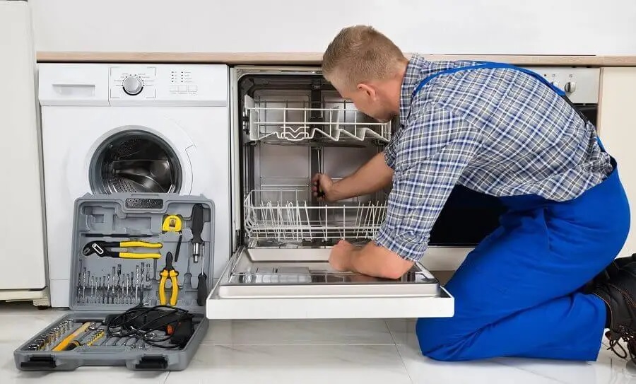 Etimesgut Amana servisi teknisyen ekibi beyaz eşya tamiri yaparken